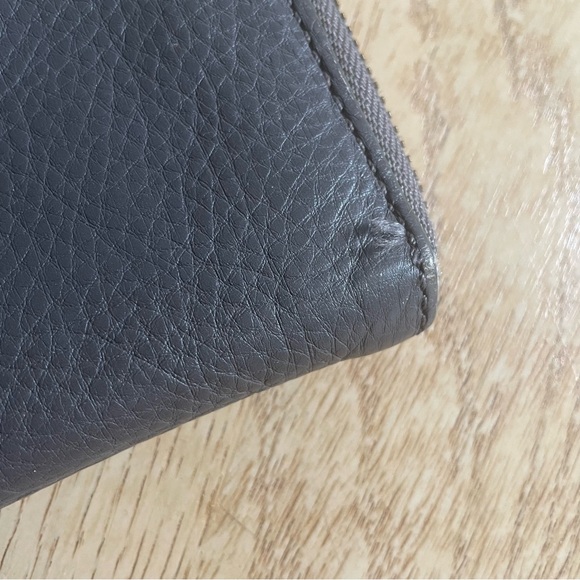 CLOSET CLEANOUT 👋 Marc by Marc Jacobs gold plated taupe wrap zipper wallet - Picture 3 of 11